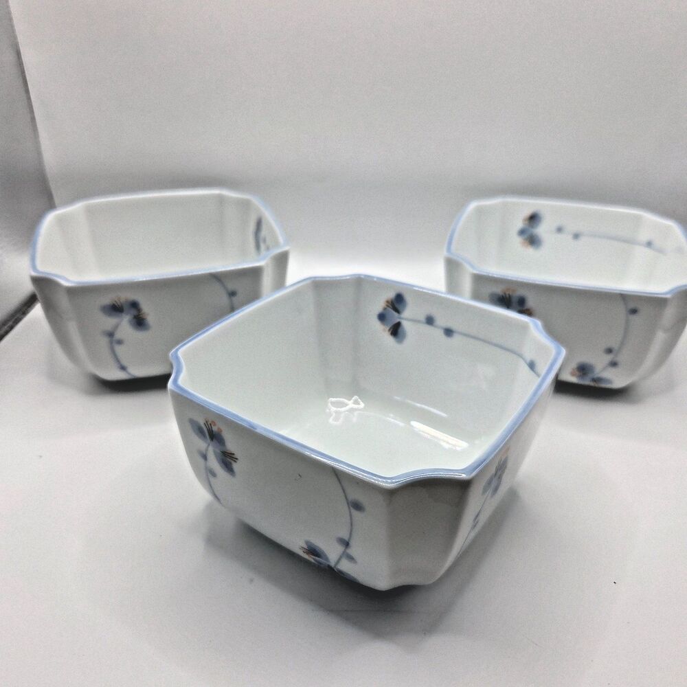Seifu Kiln Japanese Porcelain Bowls Set of 3 Blue Floral Square 5.5"